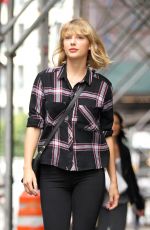 TAYLOR SWIFT Out and About in New York 09/28/2016