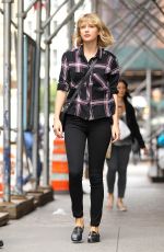 TAYLOR SWIFT Out and About in New York 09/28/2016