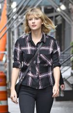 TAYLOR SWIFT Out and About in New York 09/28/2016