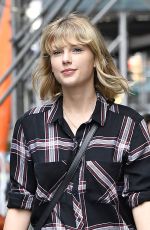TAYLOR SWIFT Out and About in New York 09/28/2016