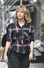 TAYLOR SWIFT Out and About in New York 09/28/2016