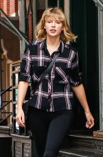 TAYLOR SWIFT Out and About in New York 09/28/2016