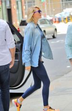 TAYLOR SWIFT Outside Her Gym in New York 08/31/2016