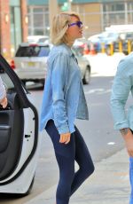 TAYLOR SWIFT Outside Her Gym in New York 08/31/2016