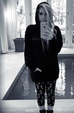 AVRIL LAVIGNE for Pins to Kill, 10/31/2016
