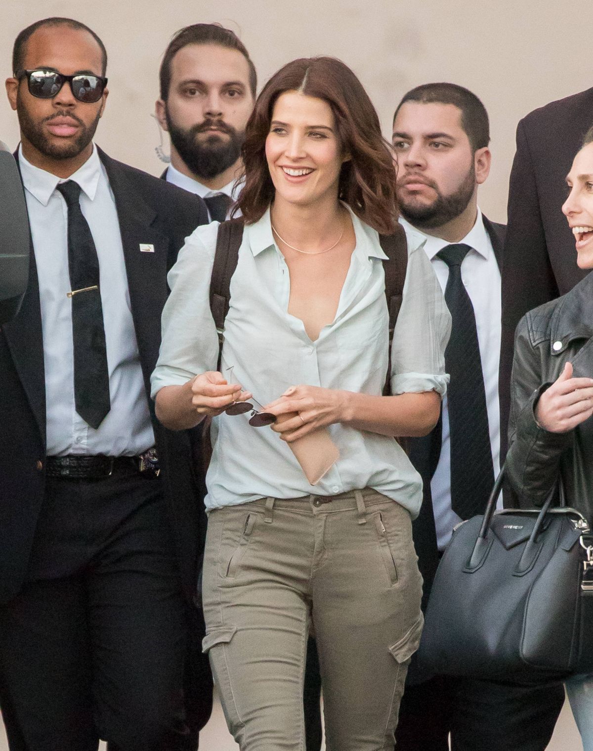 COBIE SMULDERS at Jimmy Kimmel Live in Los Angeles 10/17/2016 COBIE SMULDERS at Jimmy Kimmel Live in Los Angeles 10/17/2016