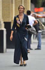 CYNTHIA NIXON on the Set of 