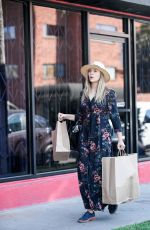 ELIZABETH OLSEN Out Shopping in Los Angeles 10/09/2016