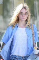 ELLE FANNING at Pinkberry Frozen Dessert Restaurants in Los Angeles 10/03/16