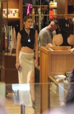 GIGI HADID nad KENDALL JENNER Out Shopping in Beverly Hills 10/19/2016