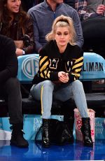 HAILEY BALDWIN at New York Knicks Game 10/29/2016