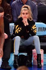 HAILEY BALDWIN at New York Knicks Game 10/29/2016