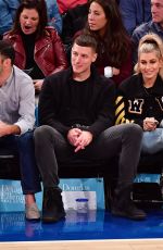 HAILEY BALDWIN at New York Knicks Game 10/29/2016