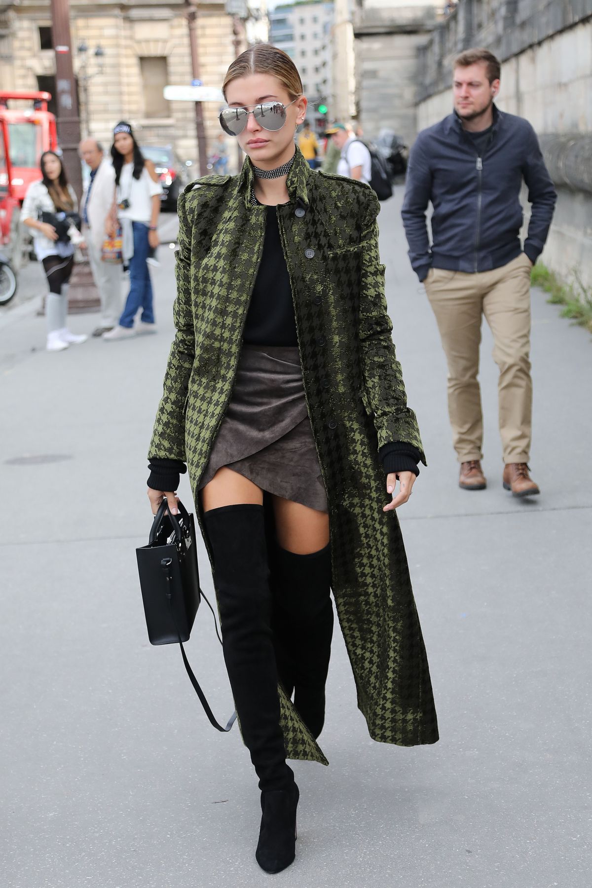 HAILEY BALDWIN Out and About in Paris 10/01/2016 – HawtCelebs