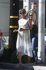HALLE BERRY Out for Lunch in Los Angeles 10/01/2016