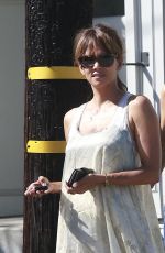 HALLE BERRY Out for Lunch in Los Angeles 10/01/2016