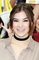 HAILEE STEINFELD Greeting Fans in Tokyo 10/09/2016