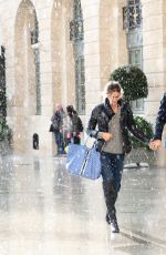 IZABEL GOULART Out and About in Paris 10/21/2016