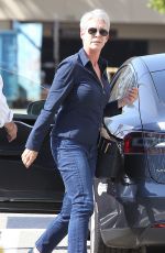 JAMIE LEE CURTIS Out and About in Los Angeles 09/19/2016 