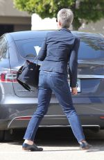 JAMIE LEE CURTIS Out and About in Los Angeles 09/19/2016 