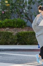 JENNIFER GARNER Out and About in Los Angeles 10/07/2016