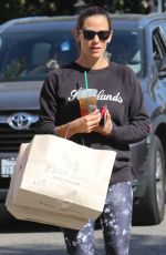 JENNIFER GARNER Out and About in Pacific Palisades 10/01/2016