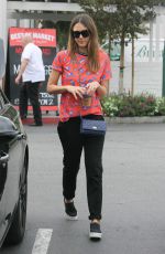 JESSICA ALBA Leaves Bristol Farms in Beverly Hills 10/23/2016