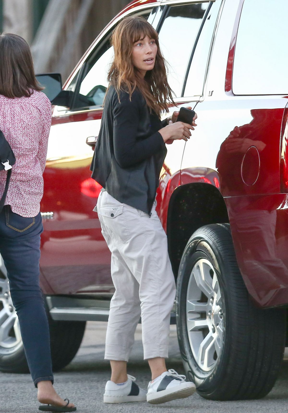 JESSICA BIEL Out and About in Charleston 10/25/2016 JESSICA BIEL Out and About in Charleston 10/25/2016