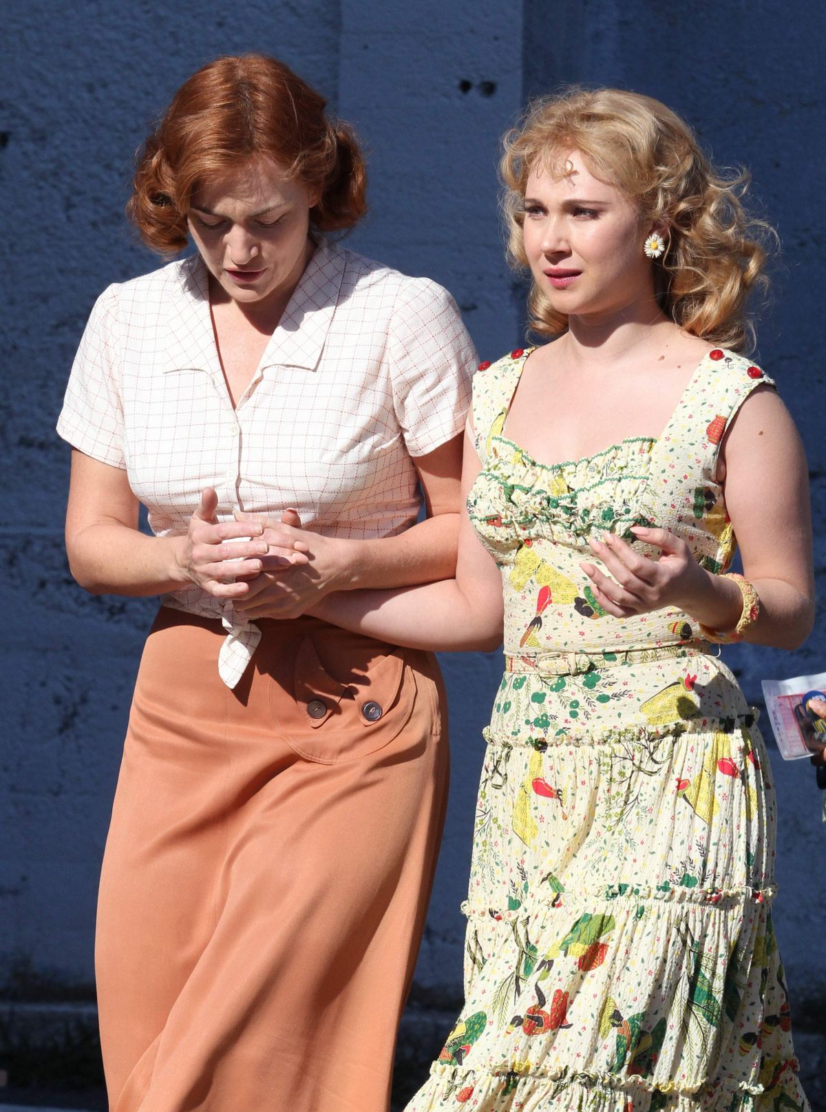 KATE WINSLET and JUNO TEMPLE on the Set of Woody Allen’s Movie in New ...