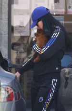 KATY PERRY Leaves a Veterinarian