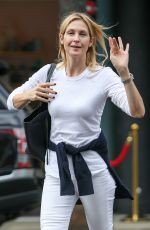 KELLY RUTHERFORD Out and About in Los Angeles 10/12/2016