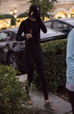 KENDALL JENNER Shopping at Barnes and Noble in Calabasas 10/23/2016