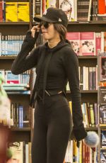 KENDALL JENNER Shopping at Barnes and Noble in Calabasas 10/23/2016