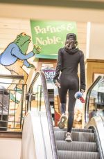 KENDALL JENNER Shopping at Barnes and Noble in Calabasas 10/23/2016