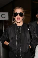 KHLOE KARDASHIAN at Los Angeles International Airport 10/16/2016
