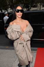 KIM KARDASHIAN Out and About in Paris 10/02/2016