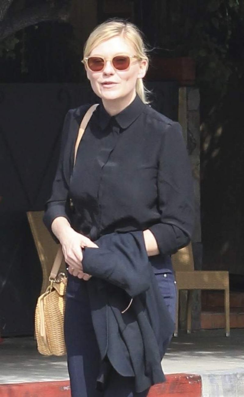 KIRSTEN DUNST Leaves Picolino Restaurant in Beverly Hills 10/12/2016 KIRSTEN DUNST Leaves Picolino Restaurant in Beverly Hills 10/12/2016