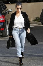 KOURTNEY KARDASHIAN Arrives at an Art Class in Los Angeles 10/11/2016