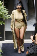 KOURTNEY KARDASHIAN Leaves Her Hotel in Paris 09/29/2016