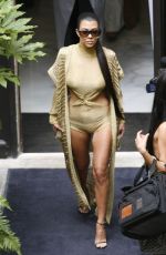 KOURTNEY KARDASHIAN Leaves Her Hotel in Paris 09/29/2016