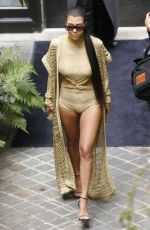 KOURTNEY KARDASHIAN Leaves Her Hotel in Paris 09/29/2016