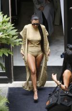 KOURTNEY KARDASHIAN Leaves Her Hotel in Paris 09/29/2016