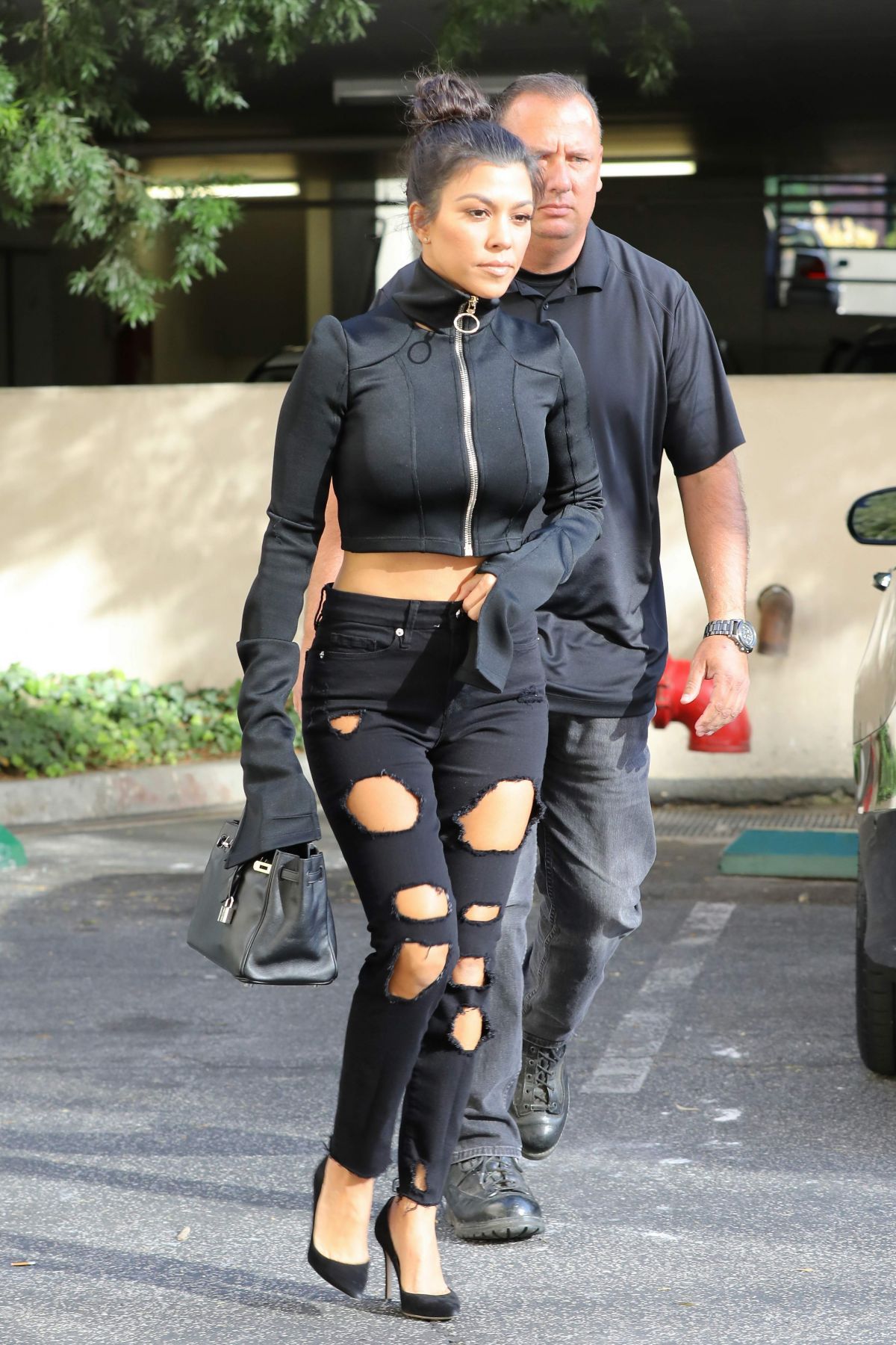 KOURTNEY KARDASHIAN Out and About in Calabasas 10/18/2016 KOURTNEY KARDASHIAN Out and About in Calabasas 10/18/2016