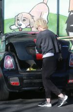 KRISTEN STEWART Leaves a Pet Store in Los Feliz 10/21/2016