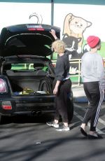 KRISTEN STEWART Leaves a Pet Store in Los Feliz 10/21/2016