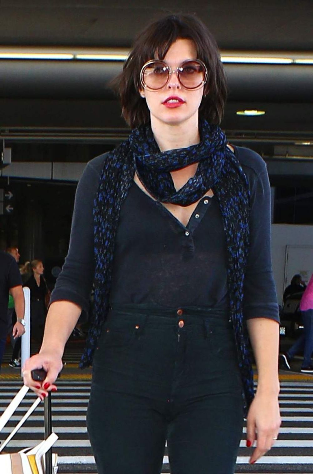 MILLA JOVOVICH at Los Angeles international Airport 10/02/2016 MILLA JOVOVICH at Los Angeles international Airport 10/02/2016