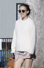 NATALIE PORTMAN Out and About in Beverly Hills 10/06/2016