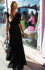 PARIS HILTON Shoping for Halloween Costumes in West Hollywood 10/17/2016