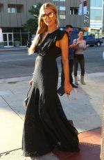 PARIS HILTON Shoping for Halloween Costumes in West Hollywood 10/17/2016