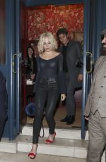 PIXIE LOTT at Albert